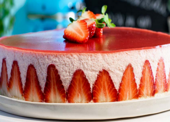 Gâteau aux fraises est très simple à préparer