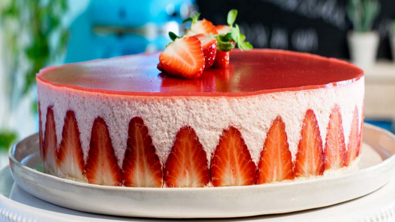 Gâteau aux fraises est très simple à préparer