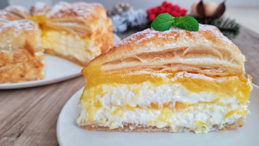 Le délicieux gâteau à l'orange et à la crème