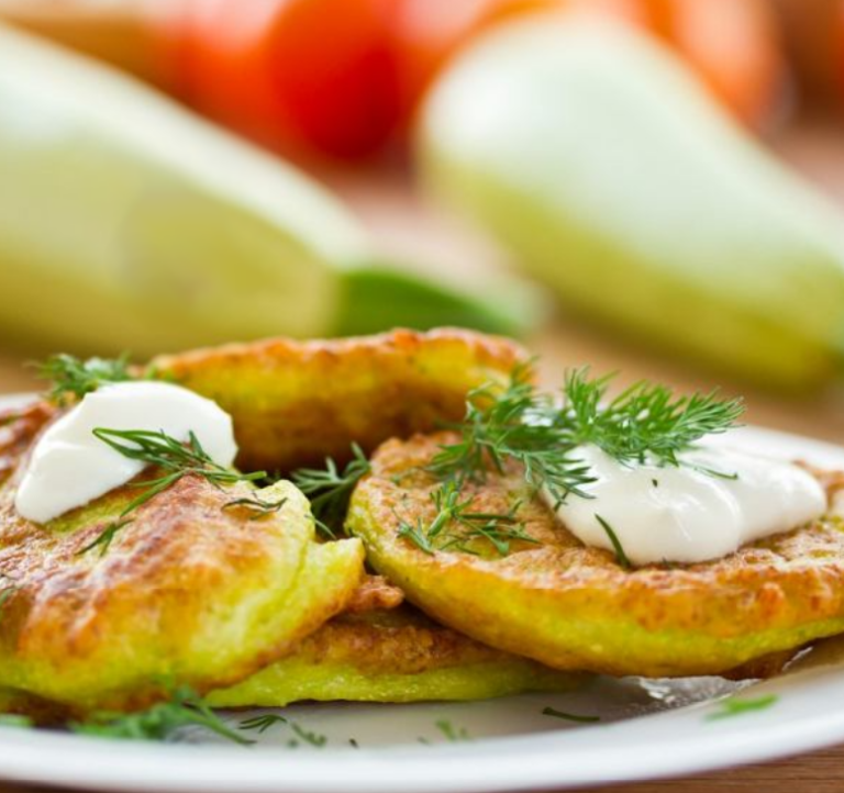 Beignets de courgettes et sauce yaourt Facile