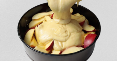 Gâteau au yaourt aux pommes avec 2 oeufs