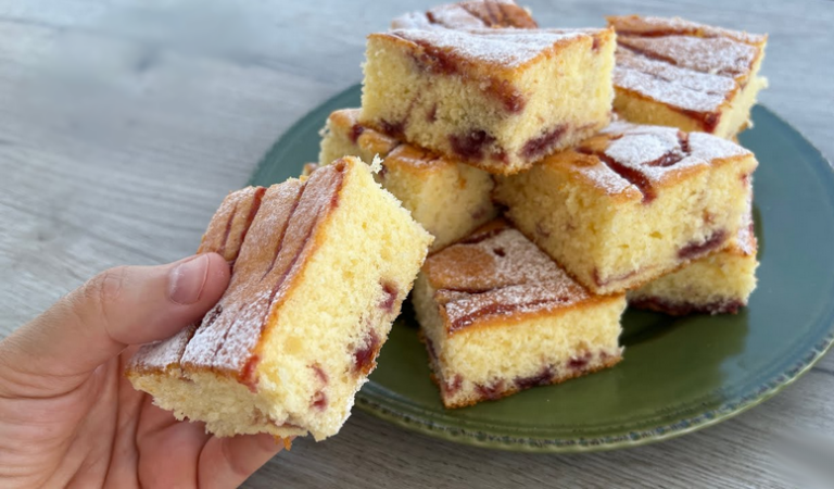 Gâteau au yaourt et confiture