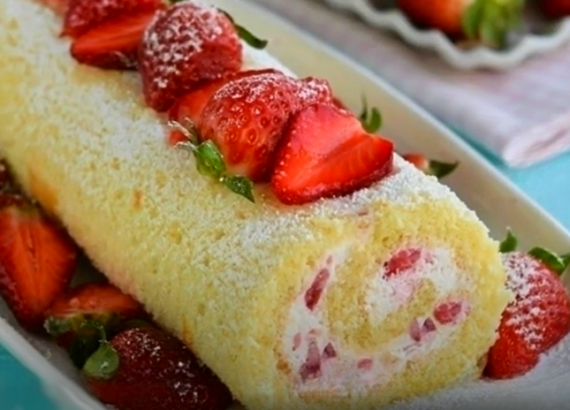 Cake roulé aux fraises de Cyril Lignac