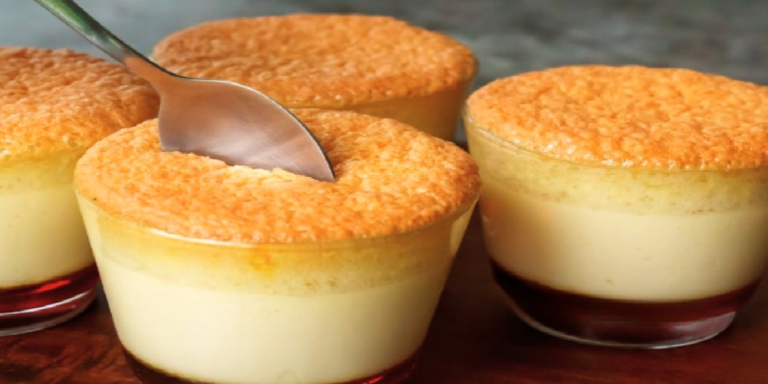 Petits flans gâteau dans des verres