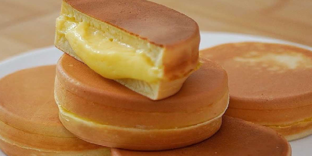 Pancakes Gourmands Fourrés à la Crème Anglaise Un Délice