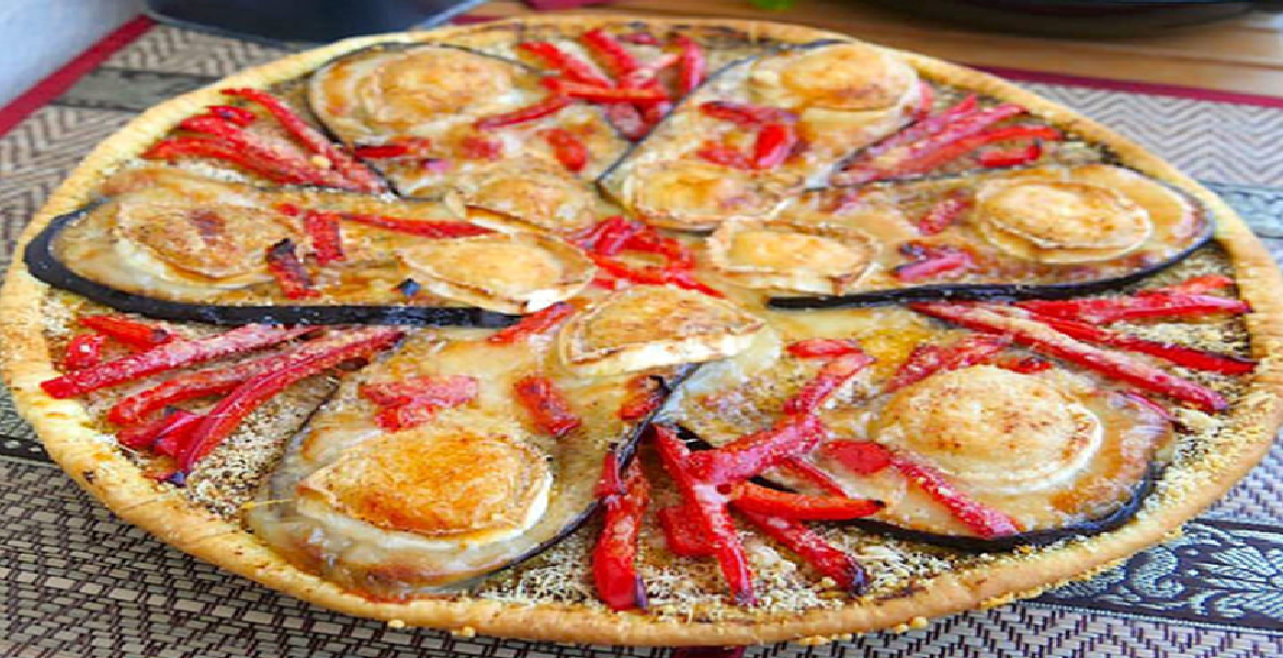 Tarte fine aux aubergines, poivrons et fromage de chèvre