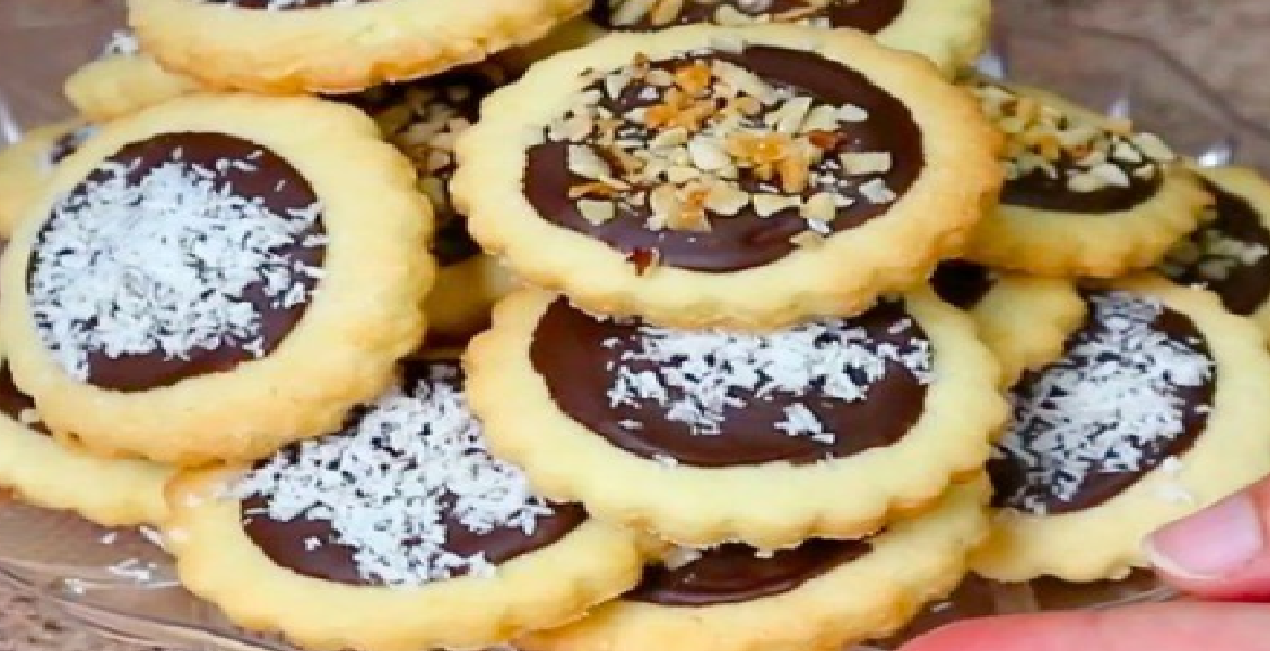 Biscuits au beurre enrobés de chocolat Un délice