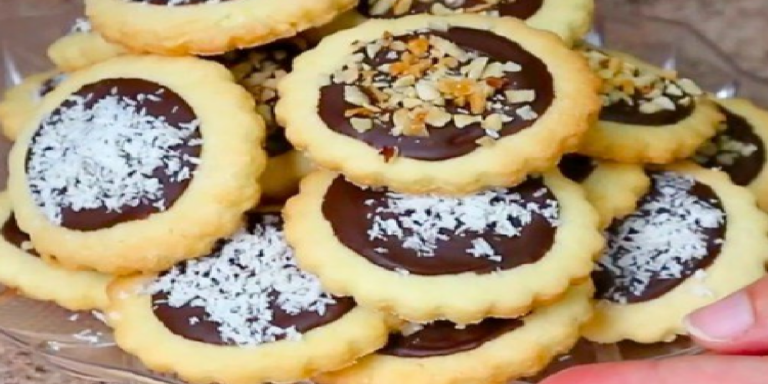 Biscuits au beurre enrobés de chocolat Un délice