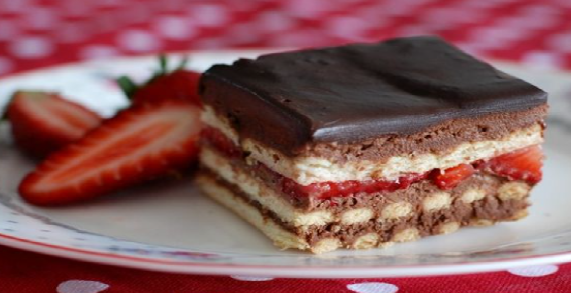 Gâteau Chocolat-Fraise Élégance