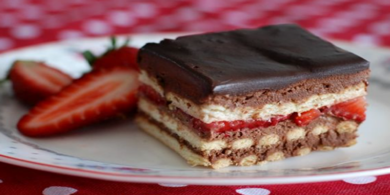 Gâteau Chocolat-Fraise Élégance