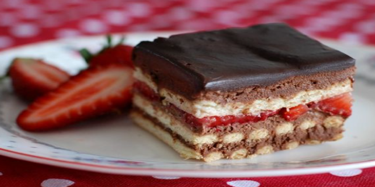 Gâteau Chocolat-Fraise Élégance