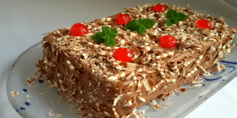 Gâteau Élégant aux Biscuits au chocolat Une Douceur