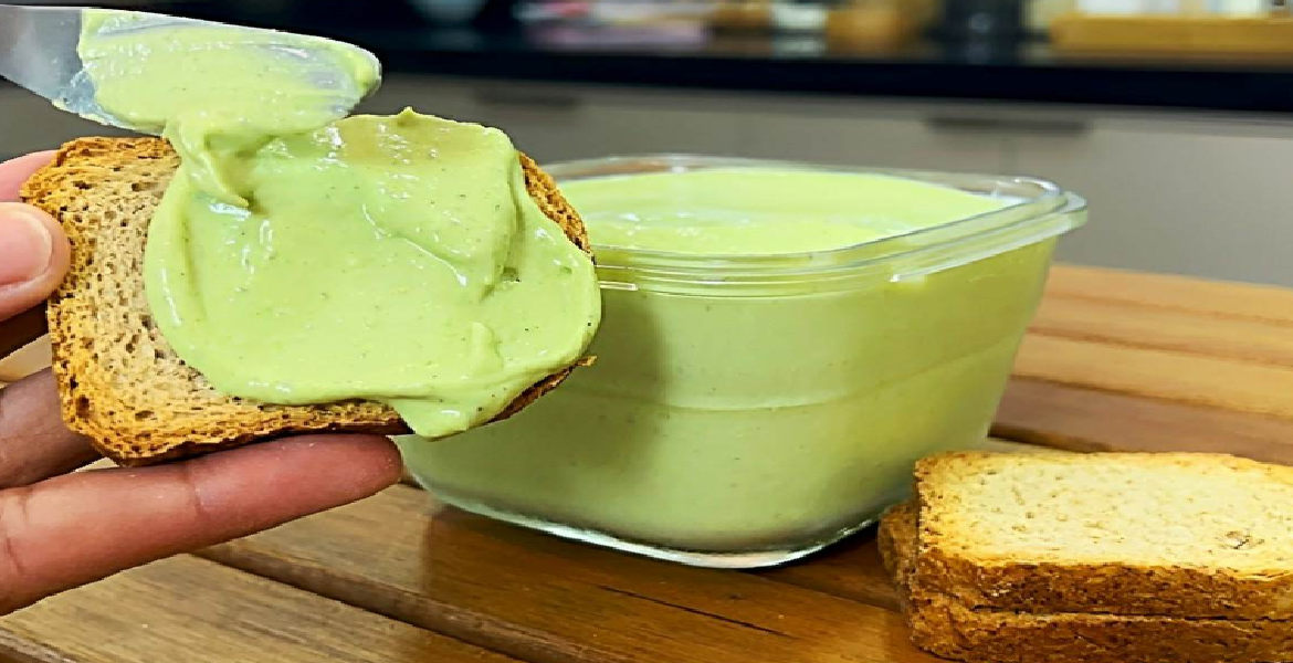 Mayonnaise Crémeuse à l'Ail et aux Fines Herbes