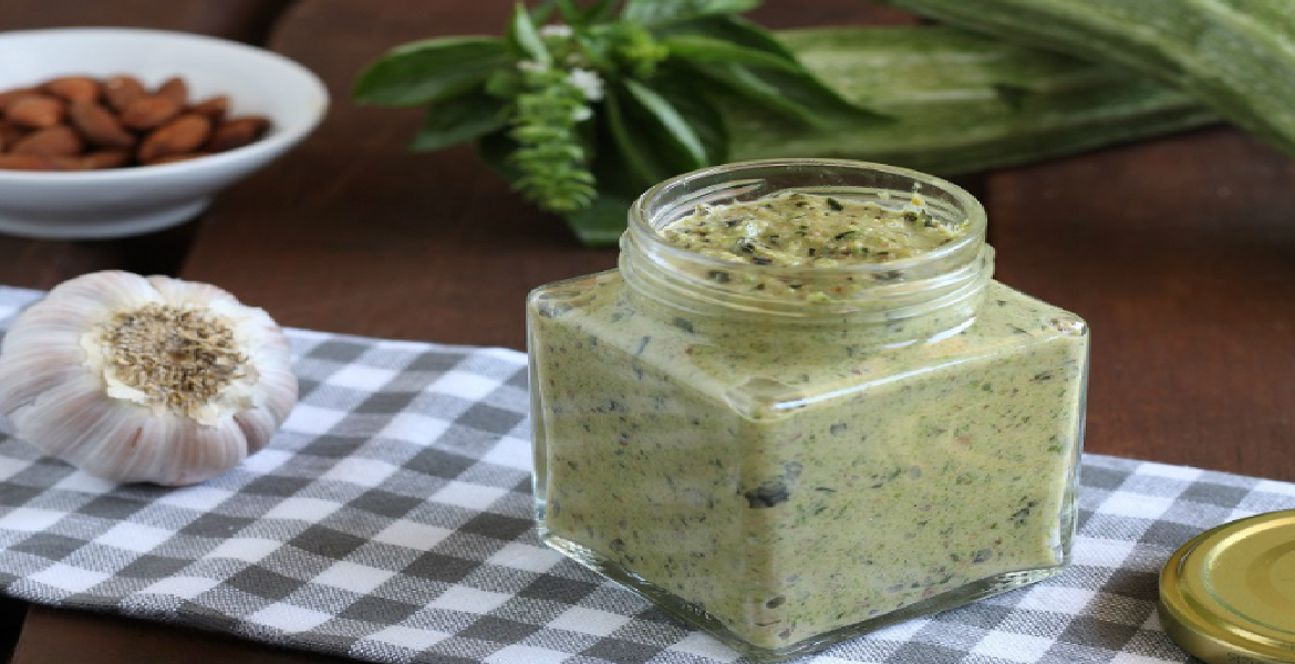 Pesto Subtil de Courgettes et Amandes au Basilic