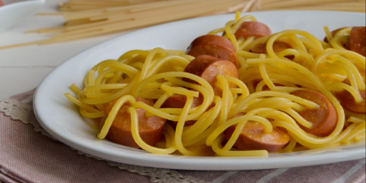 Spaghetti aux Saucisses avec Crème d'Œuf et Fromage