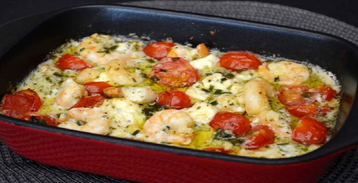 Scampis à l’ail, feta et tomates cerise au four