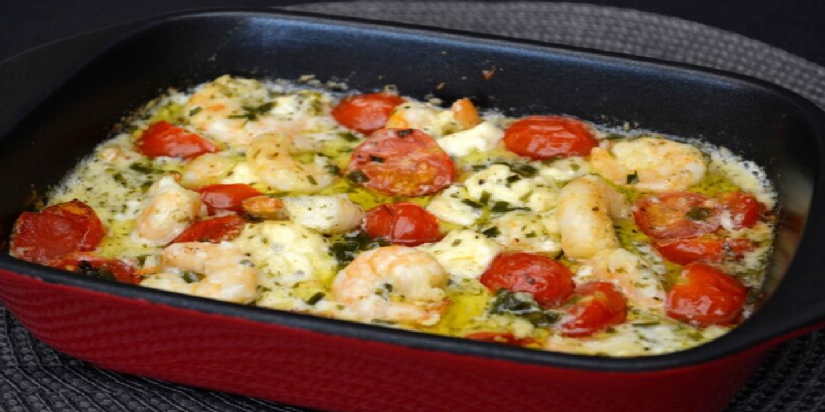 Scampis à l’ail, feta et tomates cerise au four